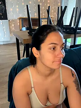 LaPetiteKim live sex cam