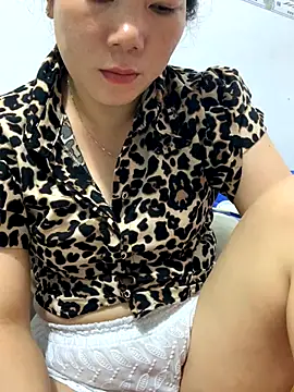 Baby-bigtits's cam snapshot