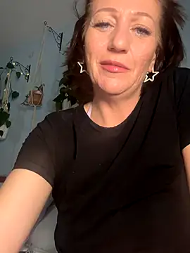 SweetandSluttyMilf's cam snapshot