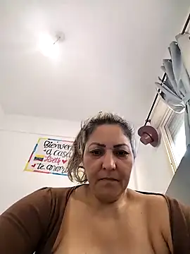 Lunita86 live sex cam