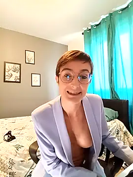 LaureLiveXX's cam snapshot