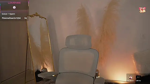 LaraBaker's cam snapshot