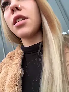 KittyMissyX live sex cam