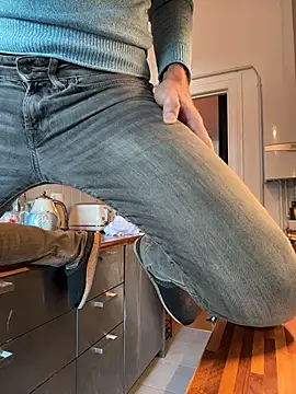 SexyLeon8's cam snapshot