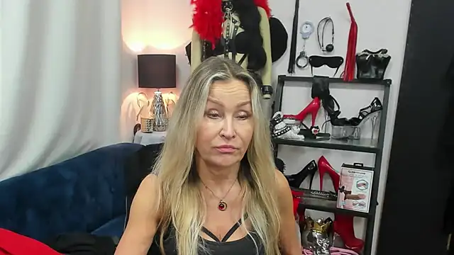 crystaLUX live sex cam