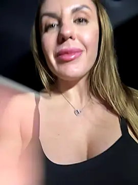 MilfNextDoor20 live sex cam