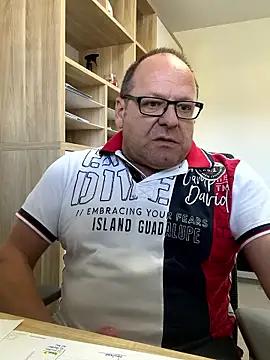 coupleLatinaLovers's cam snapshot