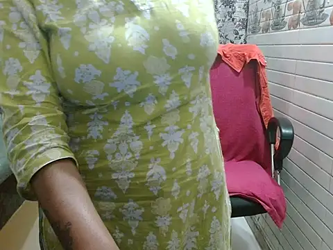 LovingPihu's cam snapshot