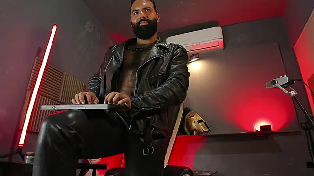 BeardAndrew live sex cam