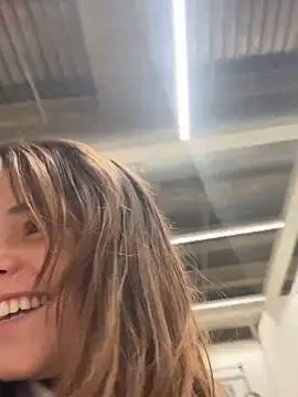 Wildmaca live sex cam