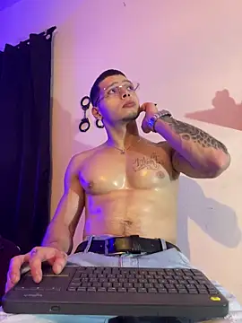 Matt_your_master_ live sex cam