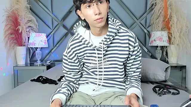 Milan_LewisS live sex cam