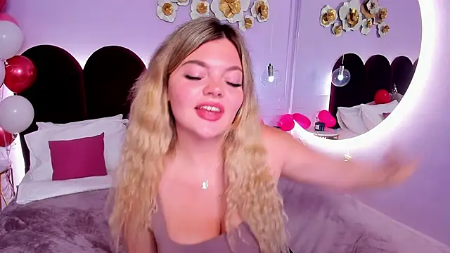 ZaraBloom's cam snapshot