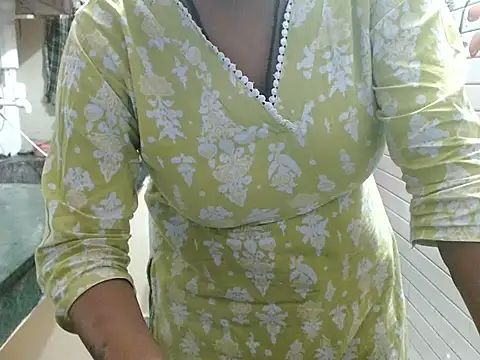 LovingPihu's cam snapshot