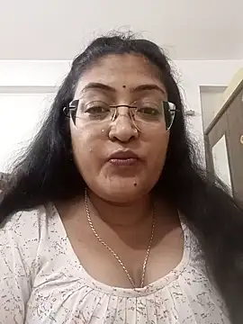 LAVERNIYA_ live sex cam