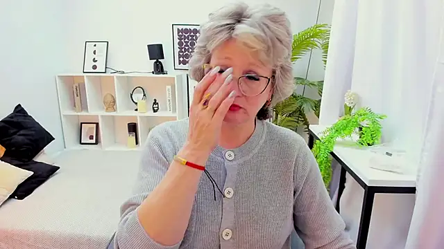 EvelynJoyful's cam snapshot