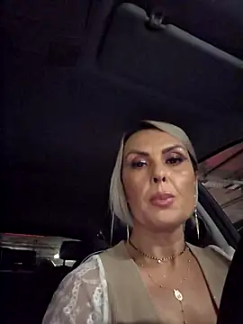 KirraWhite live sex cam