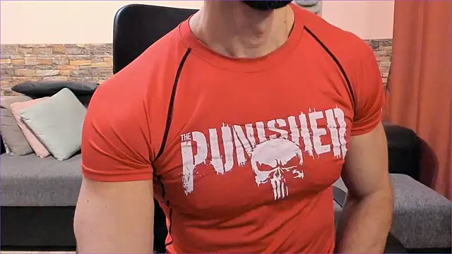 HotHunkTrainer live sex cam