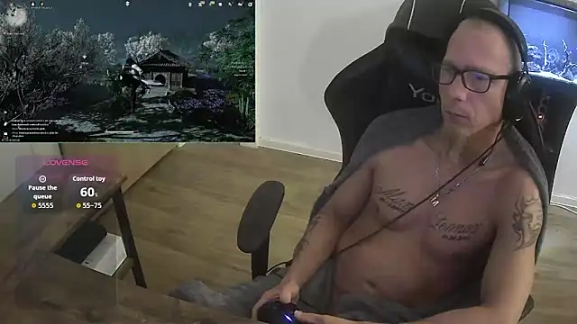 Maiki82 live sex cam