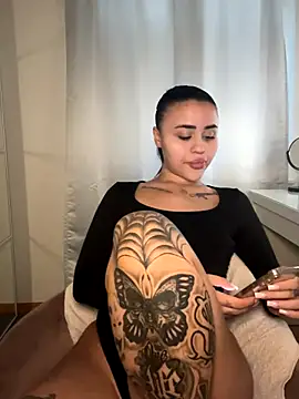 Missmilawild live sex cam