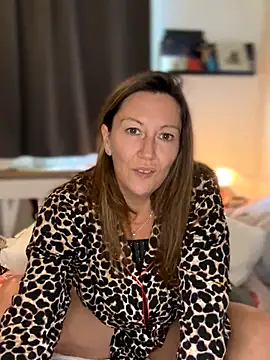 Sophia-Squirts-UK's web cam