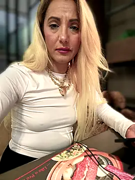 adya-aly's cam snapshot