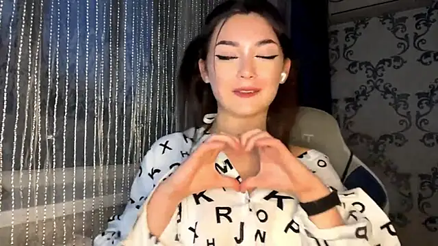 TwotyBright's cam snapshot