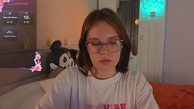 Mia_Luw's cam snapshot