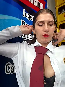 Alysson-- live sex cam