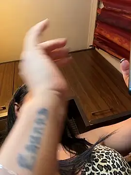 Hotmomcheckk_ live sex cam