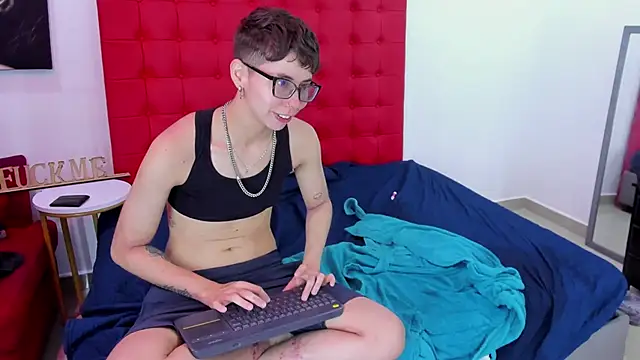 KiaraBelle_and_Max's cam snapshot