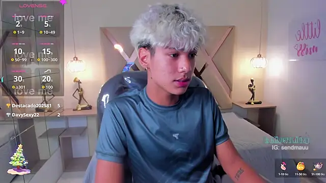 OliverTwinky live sex cam