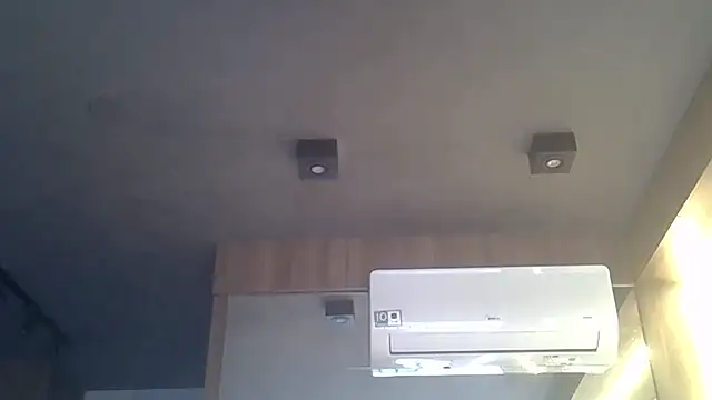 SkinnyKitten live sex cam