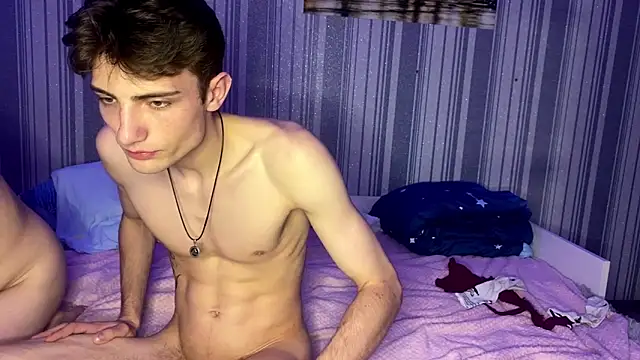 EmiliaCouple's cam snapshot