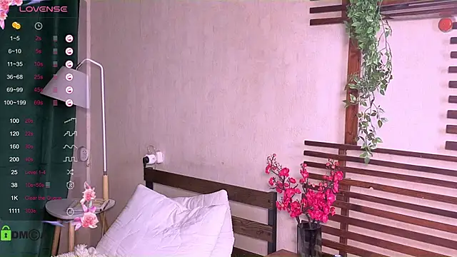 _LucyStars_'s cam snapshot