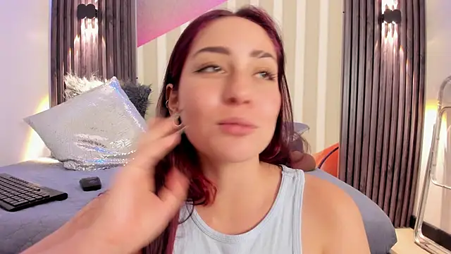 emily_layton's cam snapshot