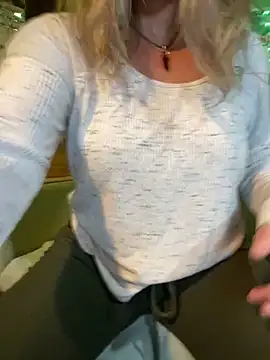 TrenaAnne live sex cam