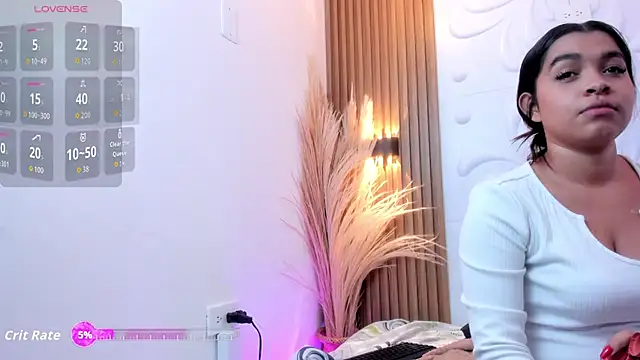 Charlotte_Bms's cam snapshot