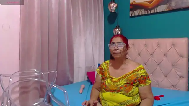 renata_milf_'s cam snapshot