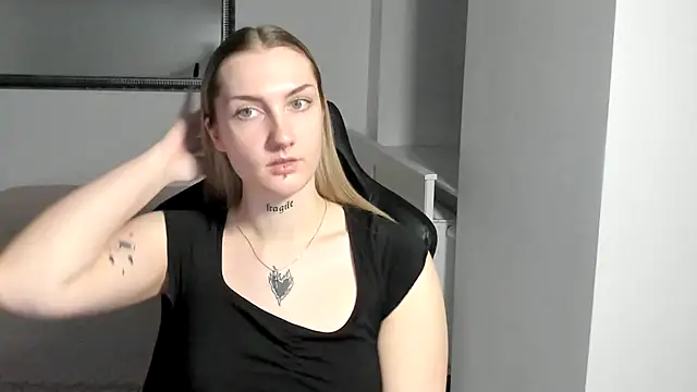 AlexaTease's cam snapshot