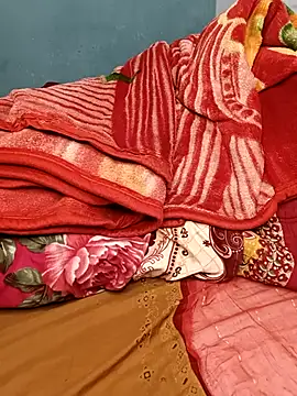 Naughty-Mayaa live sex cam