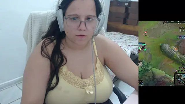 isanhaiaka live sex cam