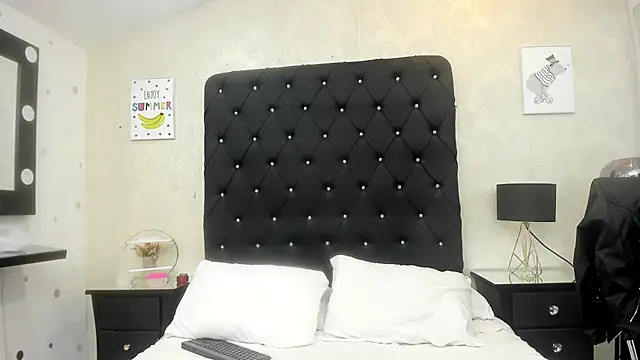 alana_johnson_0's cam snapshot