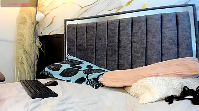 emma_bloom_'s cam snapshot