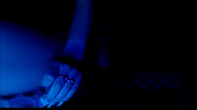 Kriss_brunette_5 live sex cam