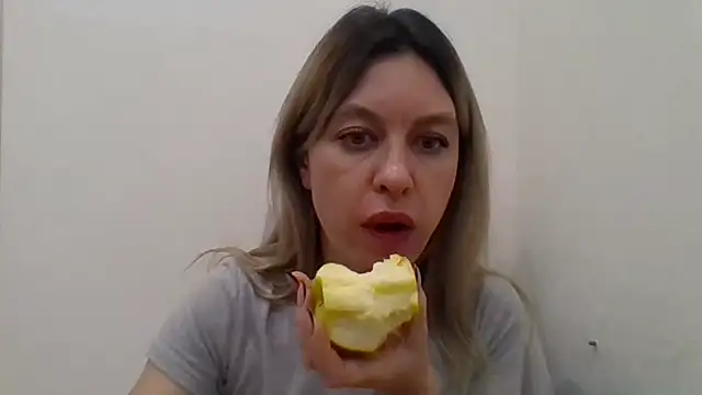 Little_Milf_5's cam snapshot