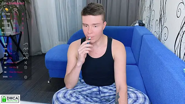 holy_eggs_02's cam snapshot