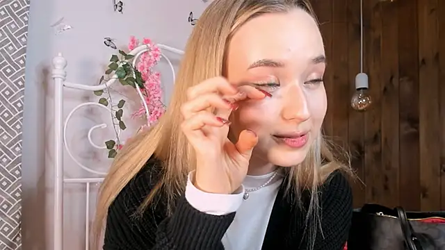 EveMcclearen's cam snapshot