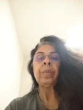 NakedMILFx live sex cam