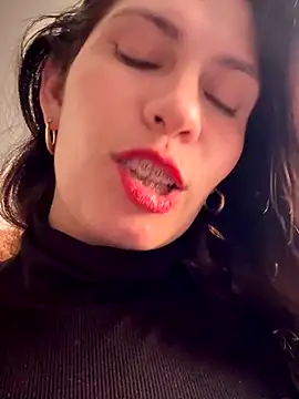 Alysson-- live sex cam